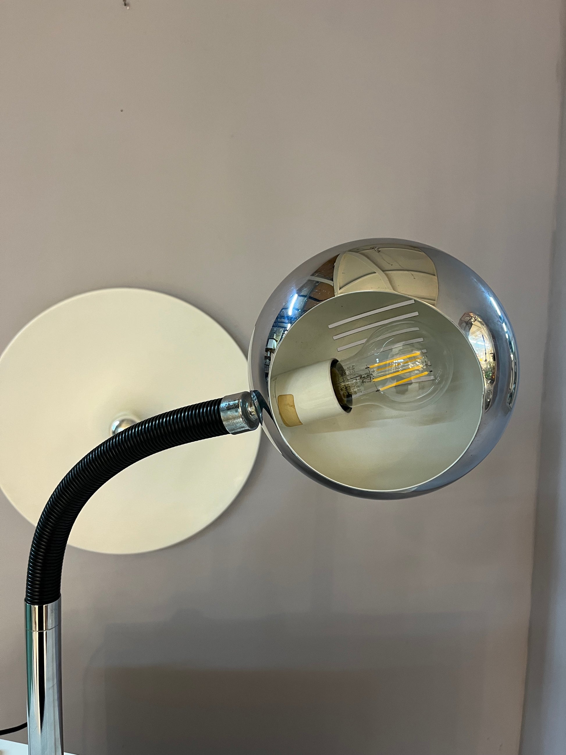 Tischlampe Gooseneck Chrom schwarz von Herda