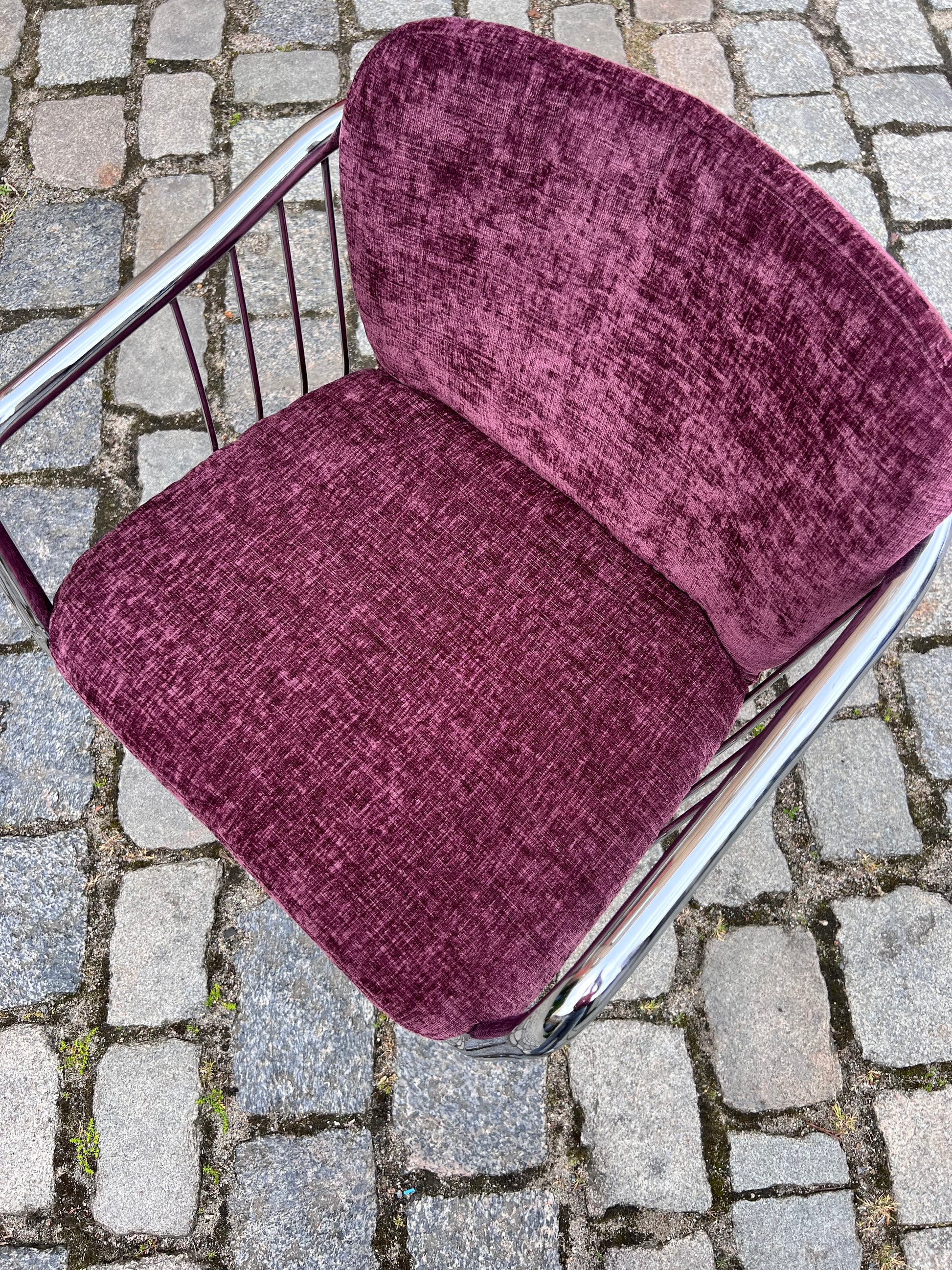 Freischwinger Chrom mit neuem lila Polster von Gastone Rinaldi
