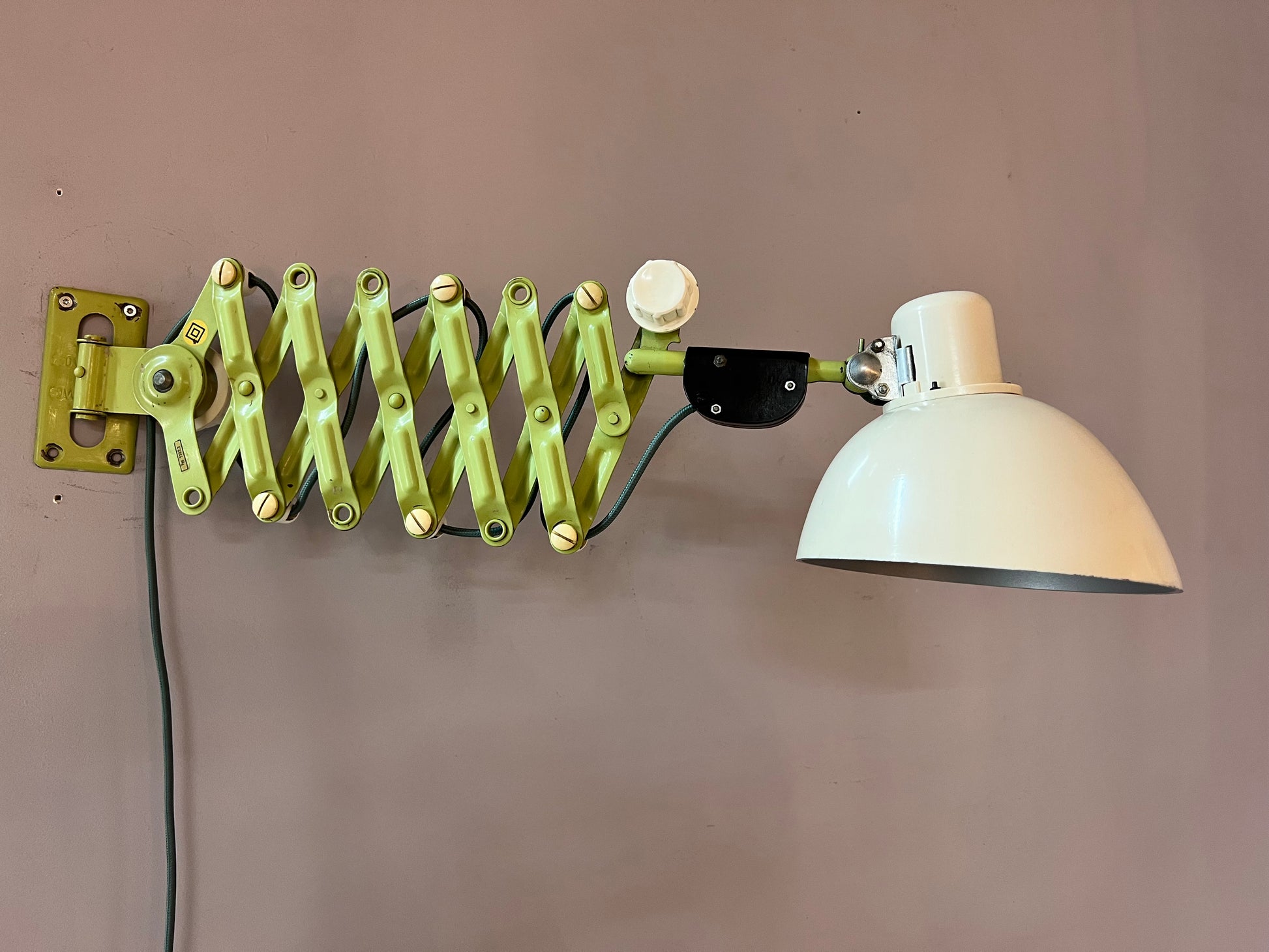 Scherenlampe mint creme von VEB Zweckleuchtenbau Dresden