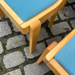 Polsterstuhl blau Buche mit runder Lehne aus Dänemark