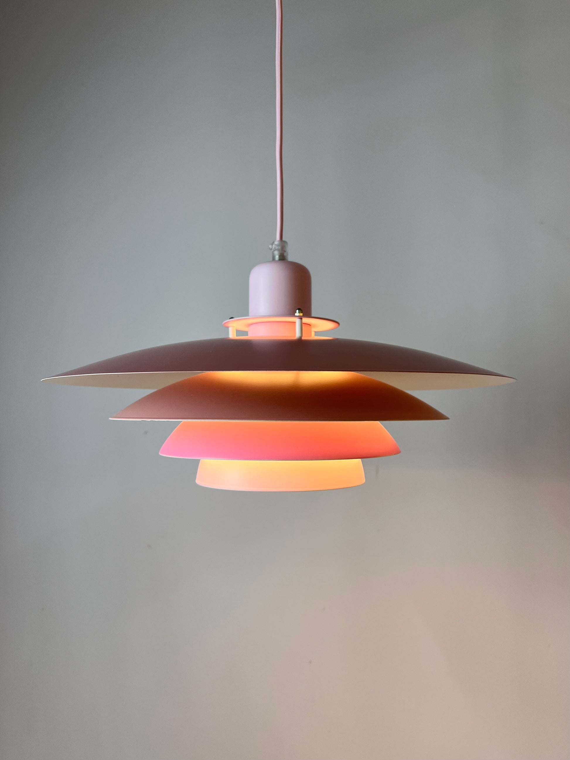 Lamellenlampe aus Dänemark in rosa