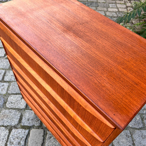 Kommode Teak mit durchgängigen Griffen