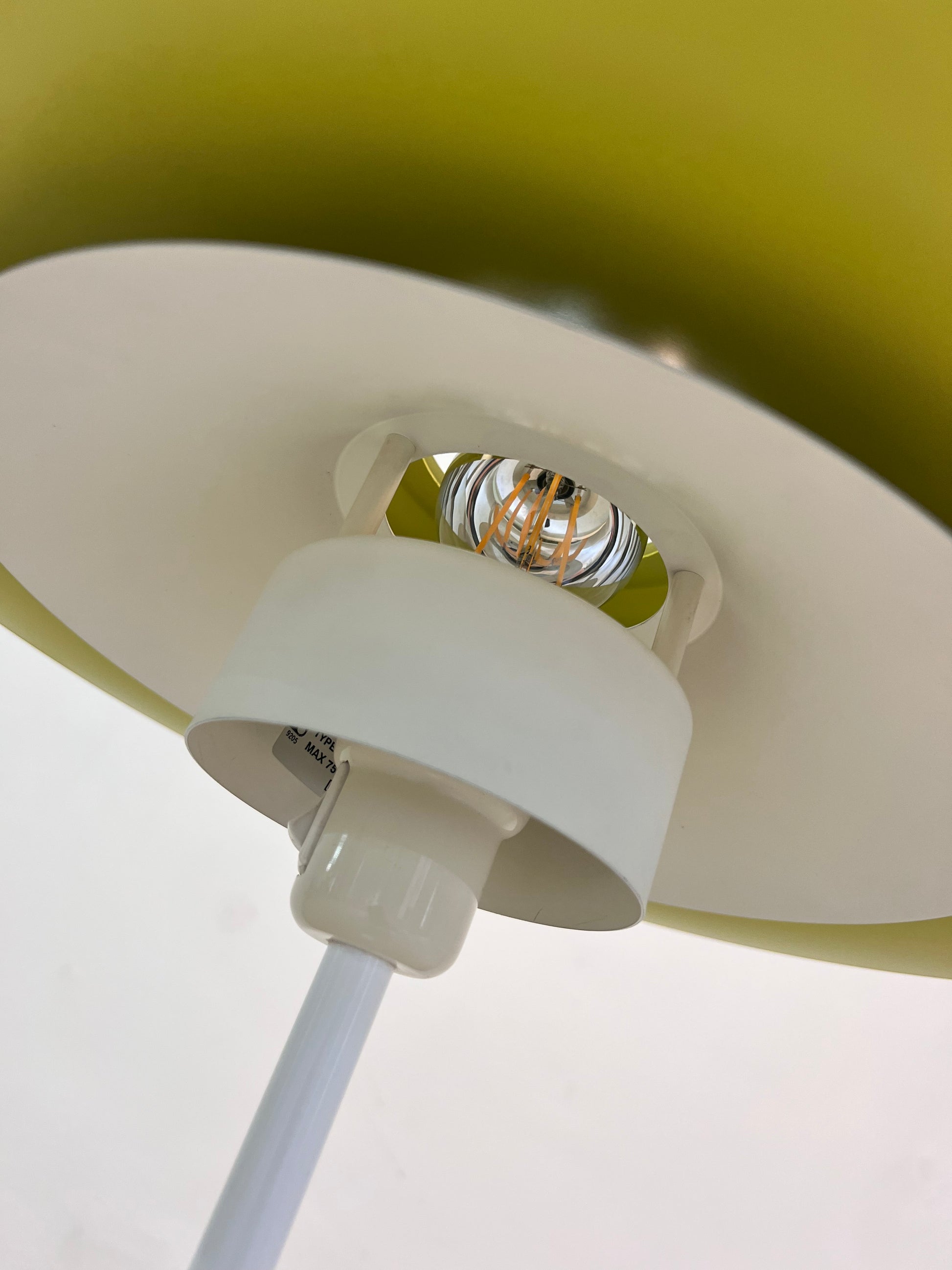 Stehlampe Typ 854 neu lackiert von Horn
