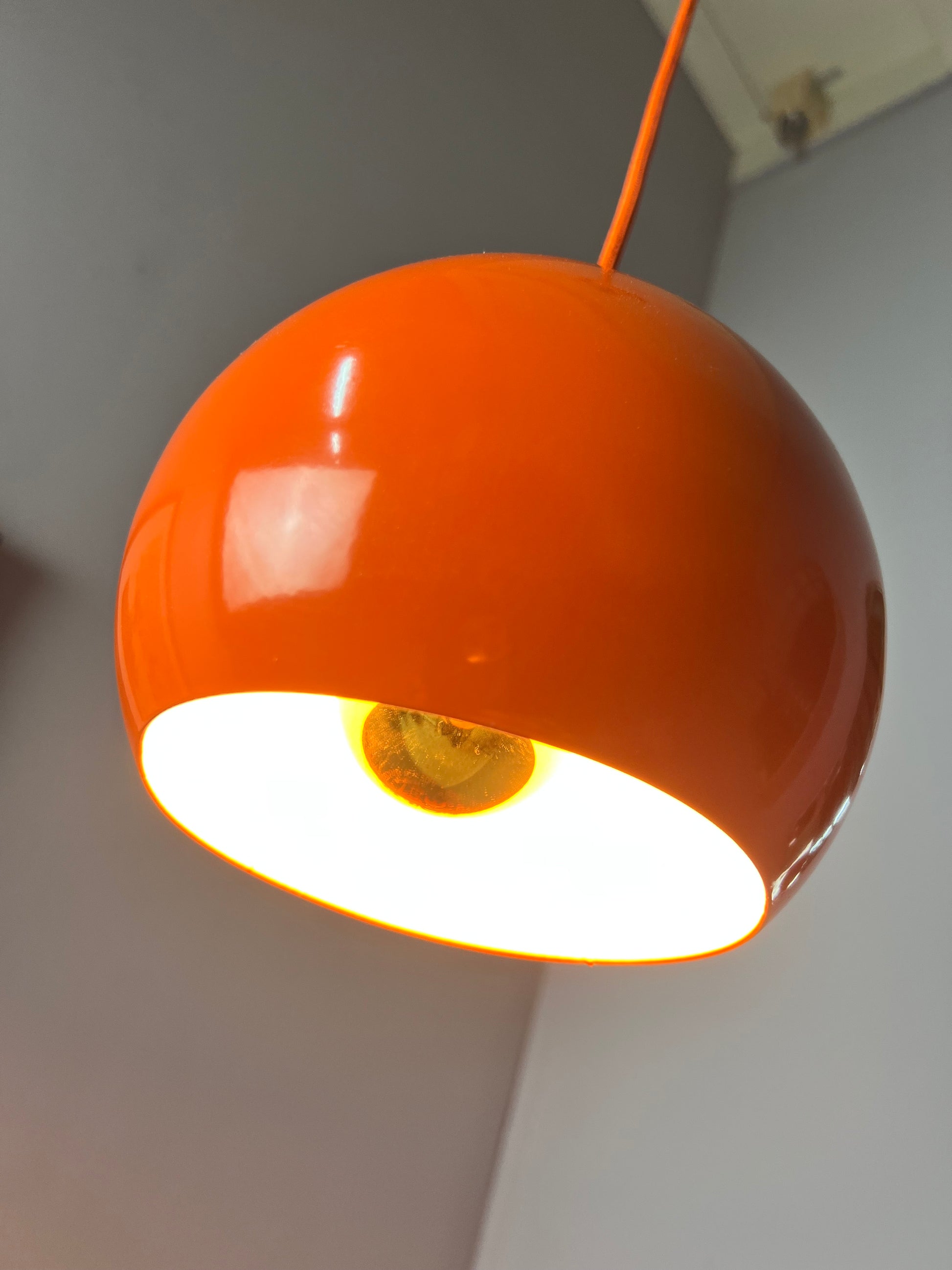 Kugellampe neu lackiert orange aus Dänemark