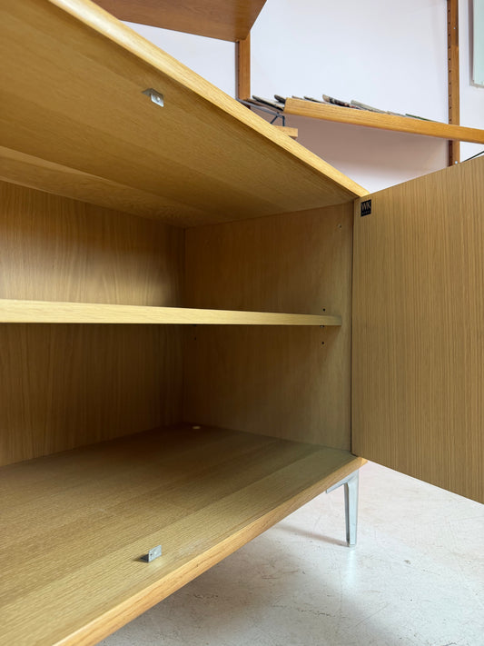 Schrank Eiche mit neuen Chromfüßen von WK Möbel