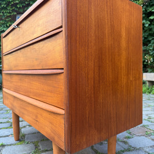 Kleine Kommode Teak mit Schloss aus Dänemark