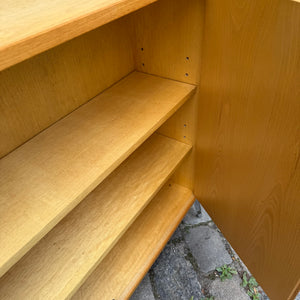 Schrank Typ 605 Esche mit neuen Chromfüßen von Hellerau