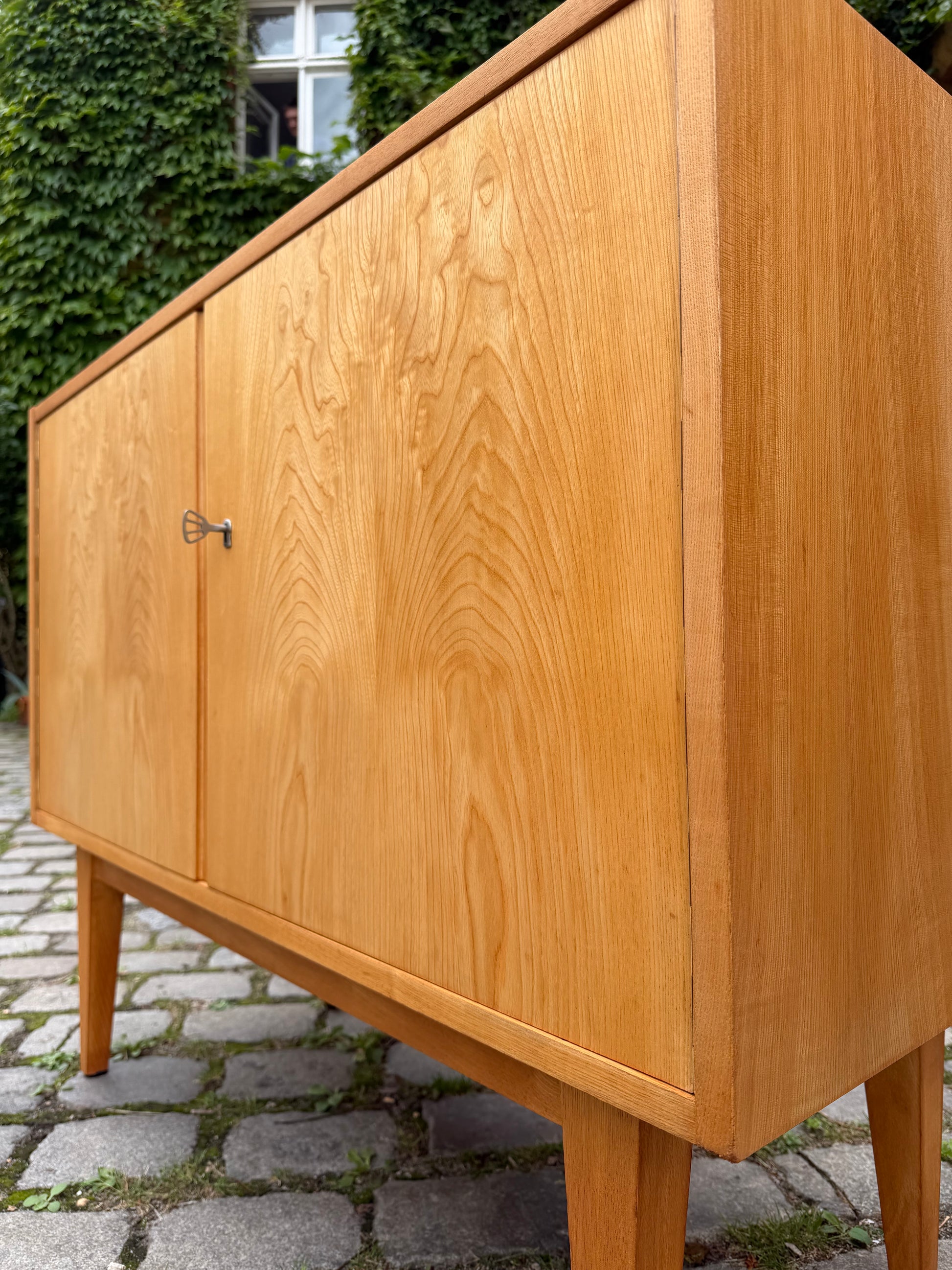 Kommode Typ 602/A Esche mit Schranktüren von Franz Ehrlich für Hellerau