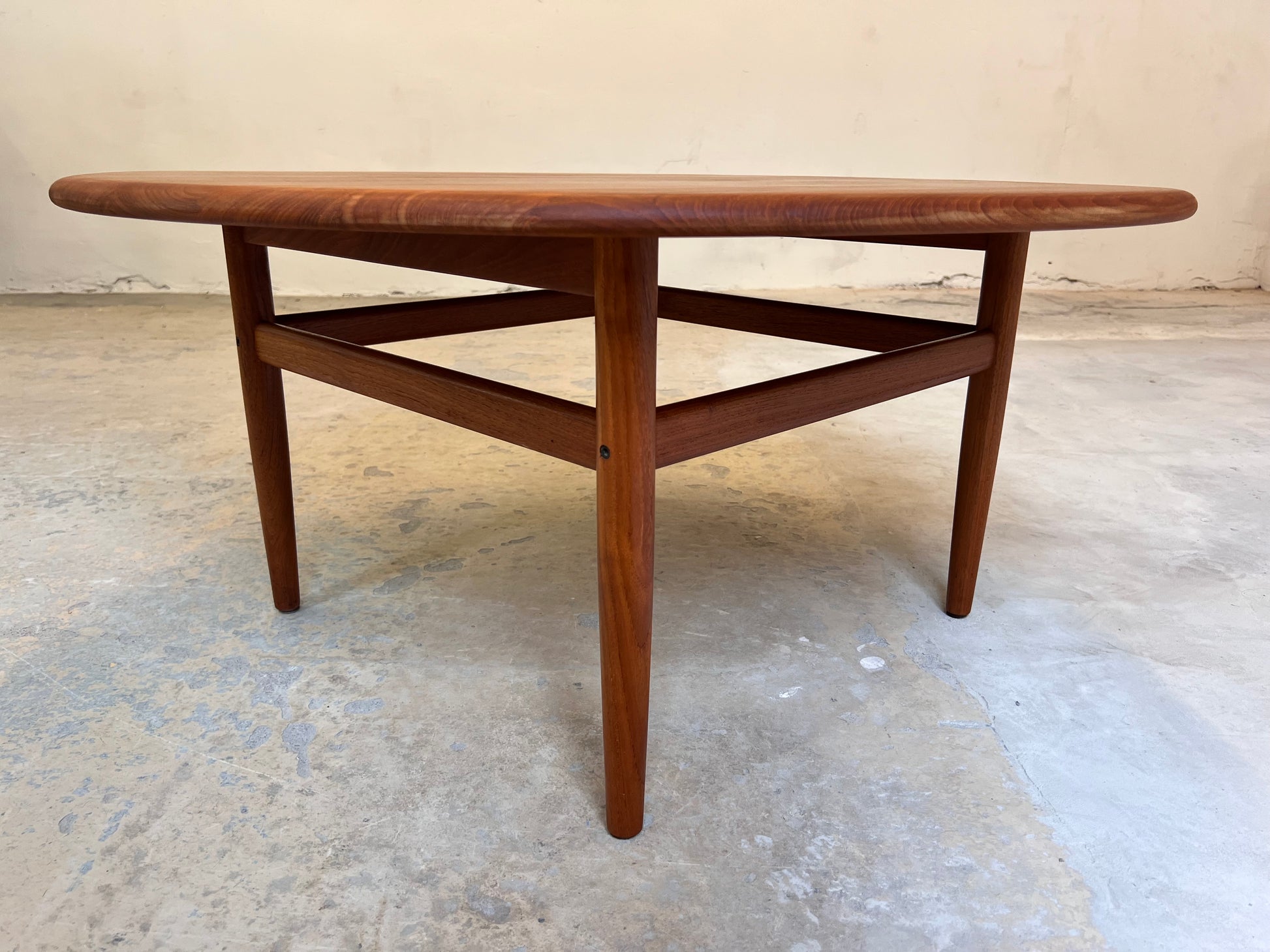 Runder Couchtisch Teak von Niels Bach