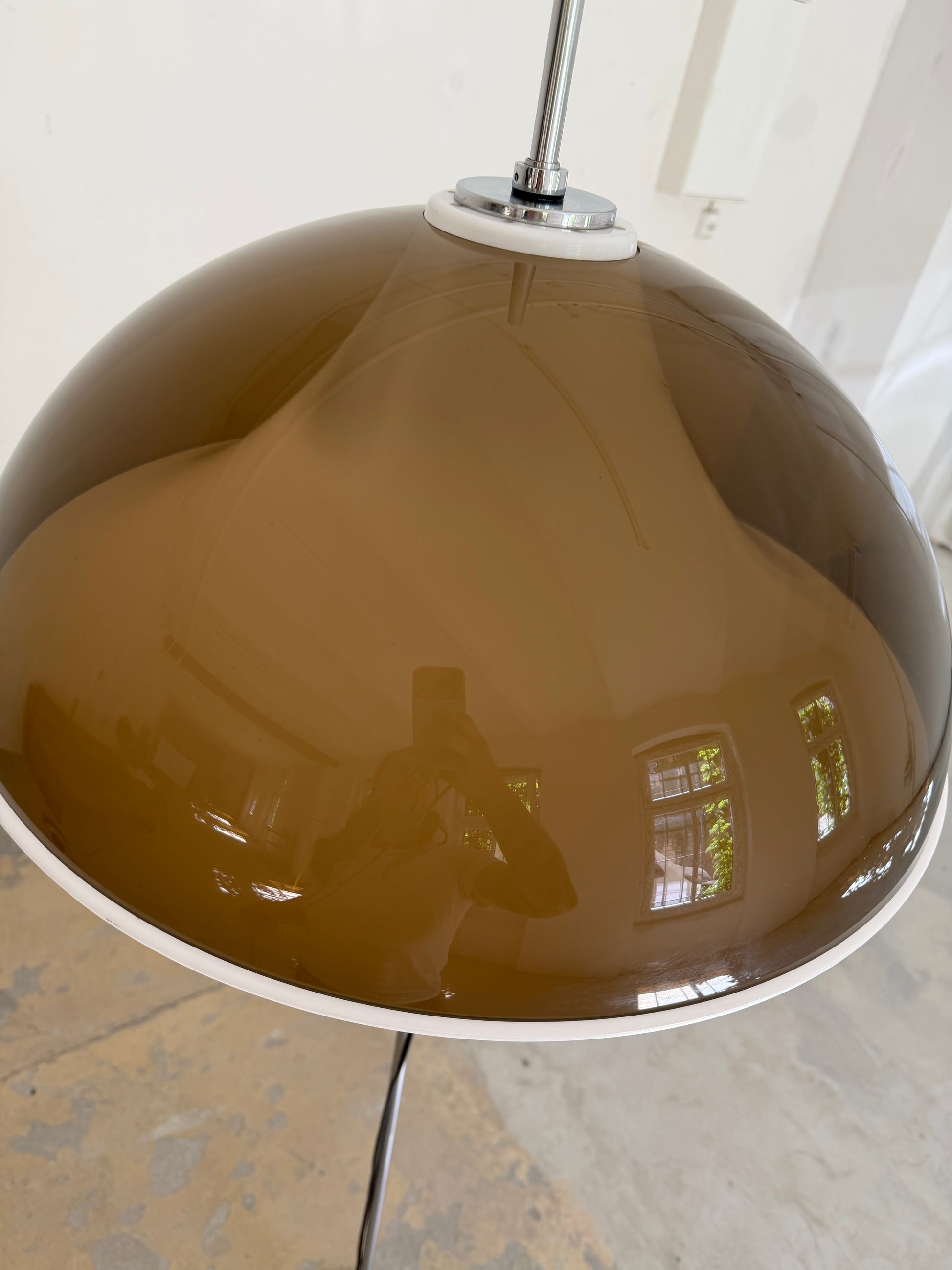Stehlampe braun weiß Acryl Chrom von Elio Martinelli