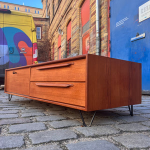 Lowboard Teak auf Hairpinlegs von rt Möbel