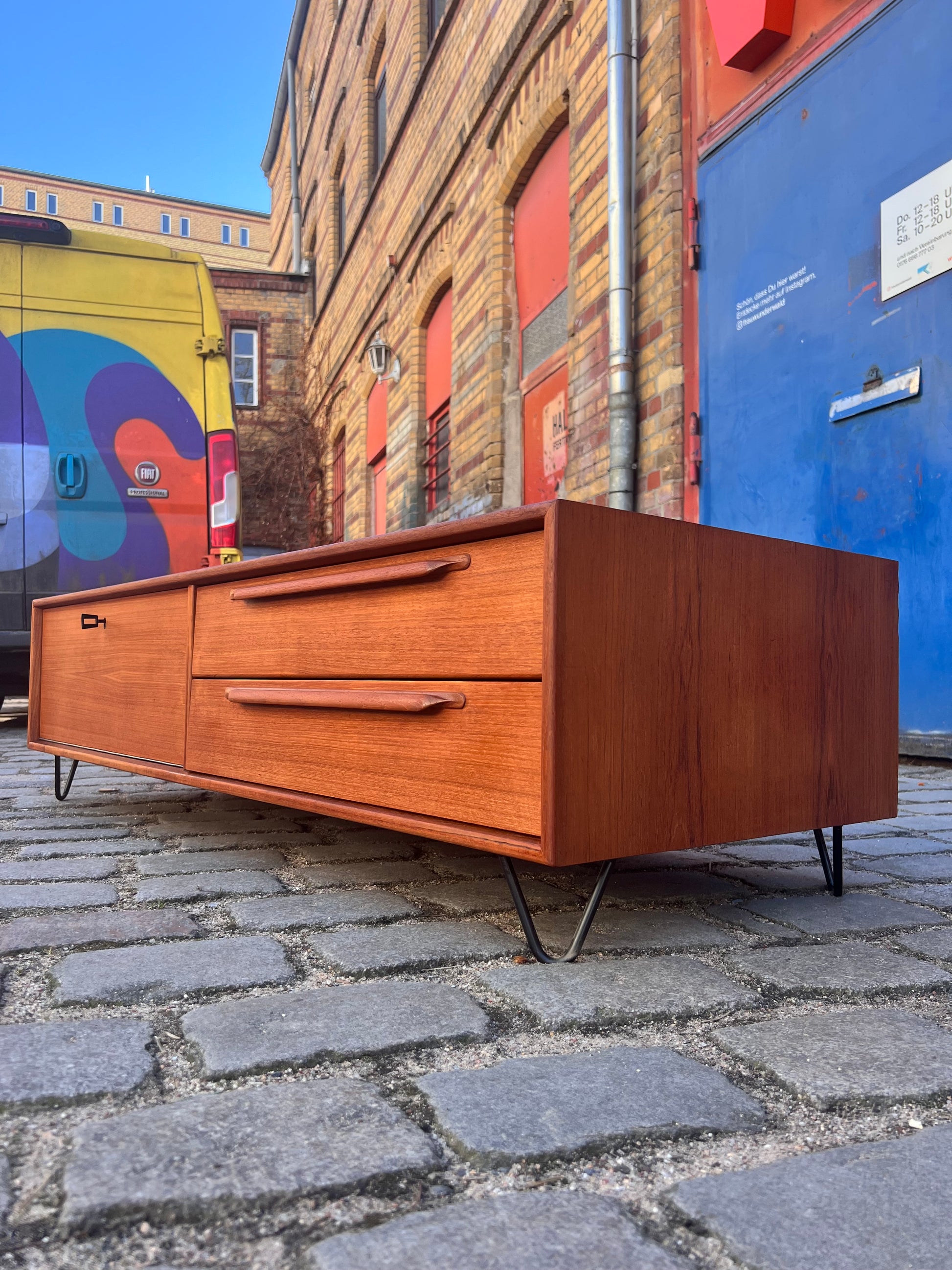 Lowboard Teak auf Hairpinlegs von rt Möbel