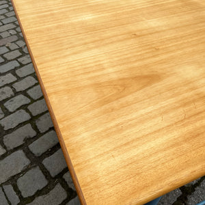 Esstisch Werktisch mit hellblauem Gestell