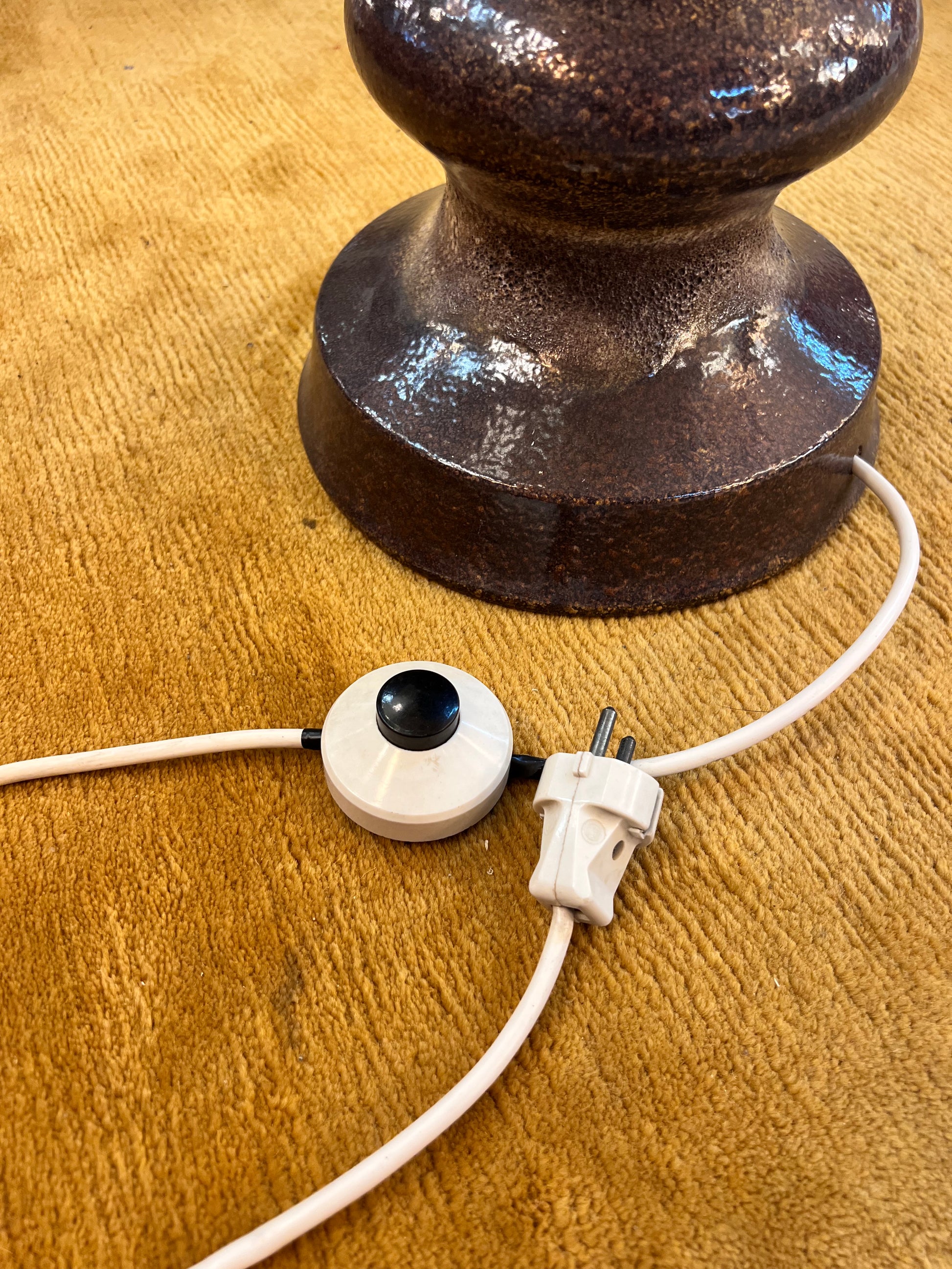 Stehlampe dunkelbraun beige Keramik von EEA Leuchten