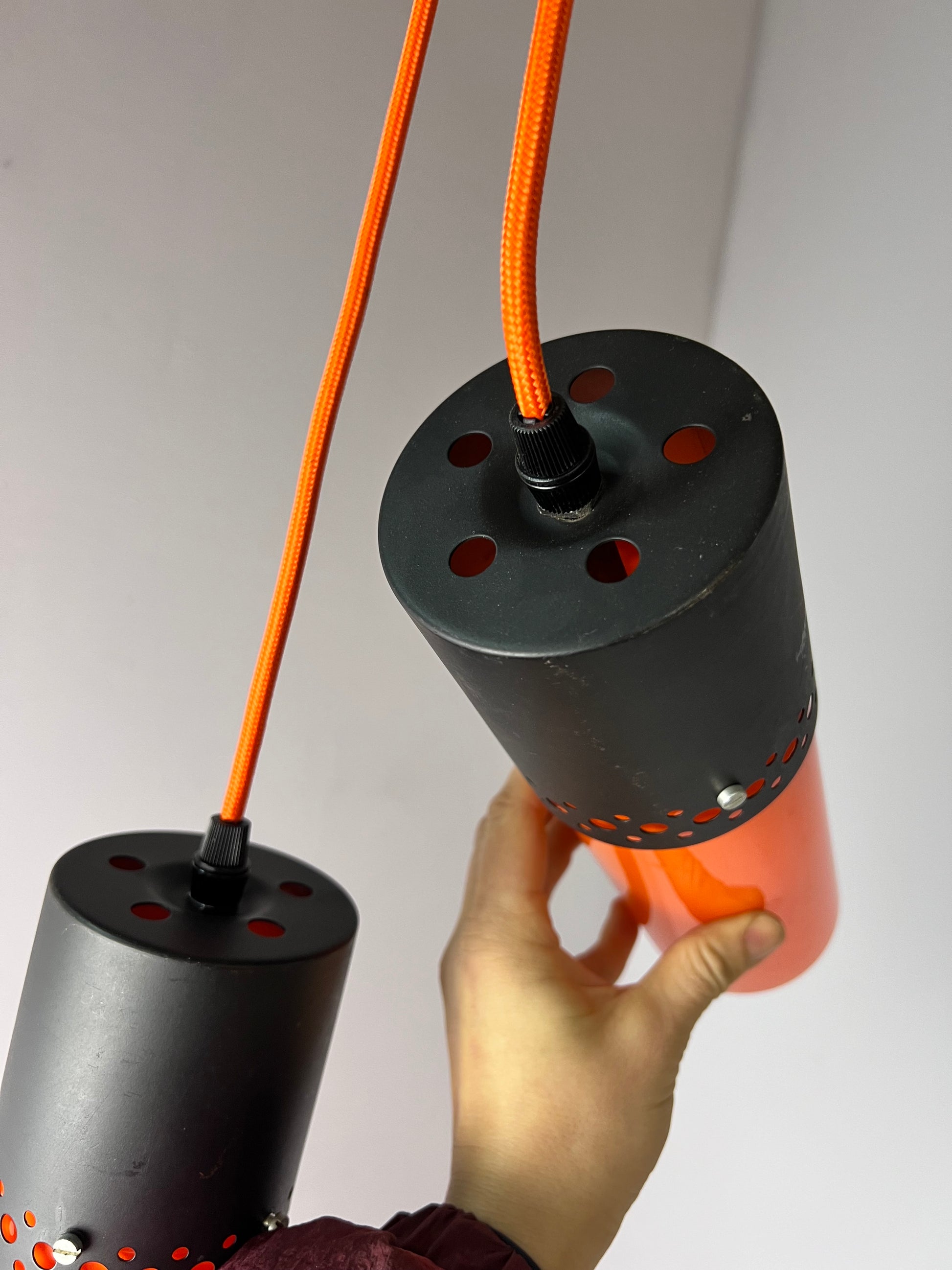 Hängelampe orange schwarz Kunststoff Metall