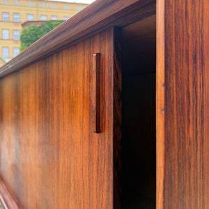 Sideboard Mahagoni mit Schiebetüren & Chromfüßen