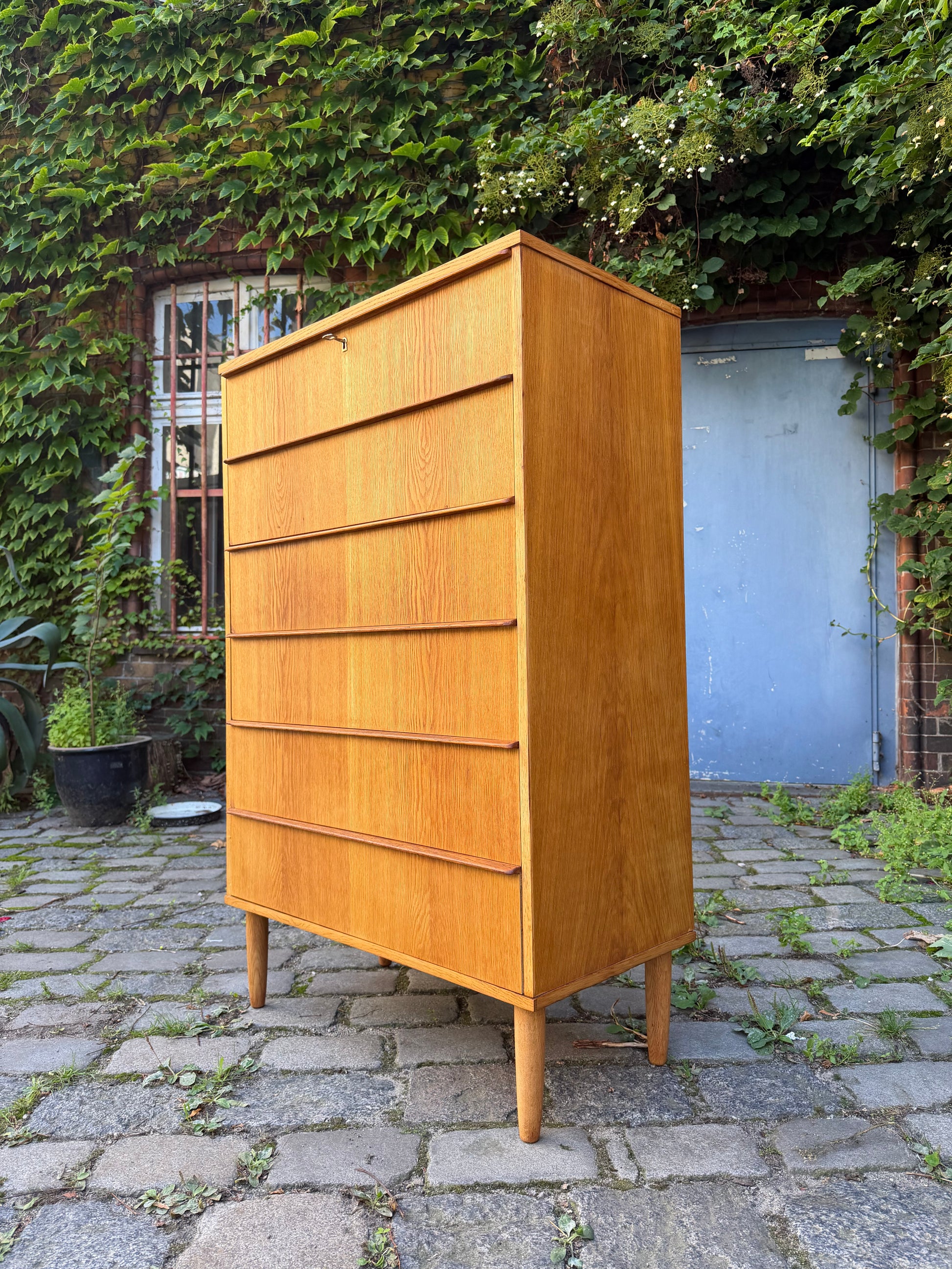 Tallboy Kommode Eiche mit Schloss aus Dänemark