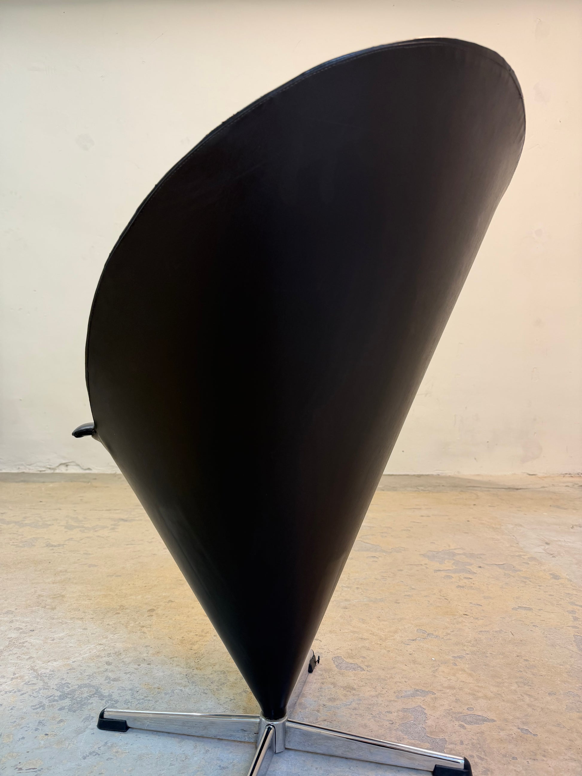 Cone Chair braunes Kunstleder von Verner Panton