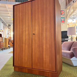 Großer Kleiderschrank Teak von Einrichtungshaus Steguweit & Sohn