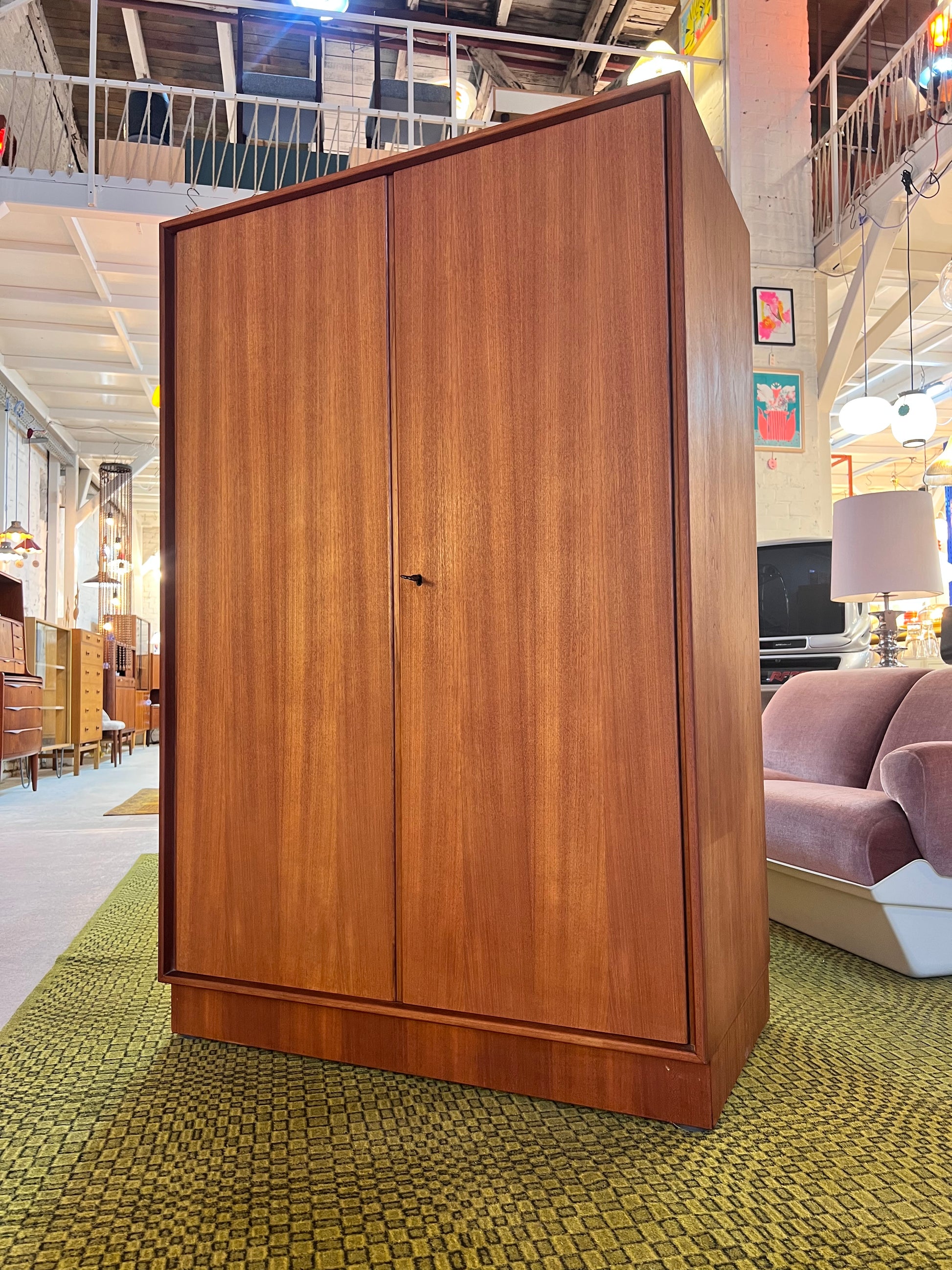 Großer Kleiderschrank Teak von Einrichtungshaus Steguweit & Sohn