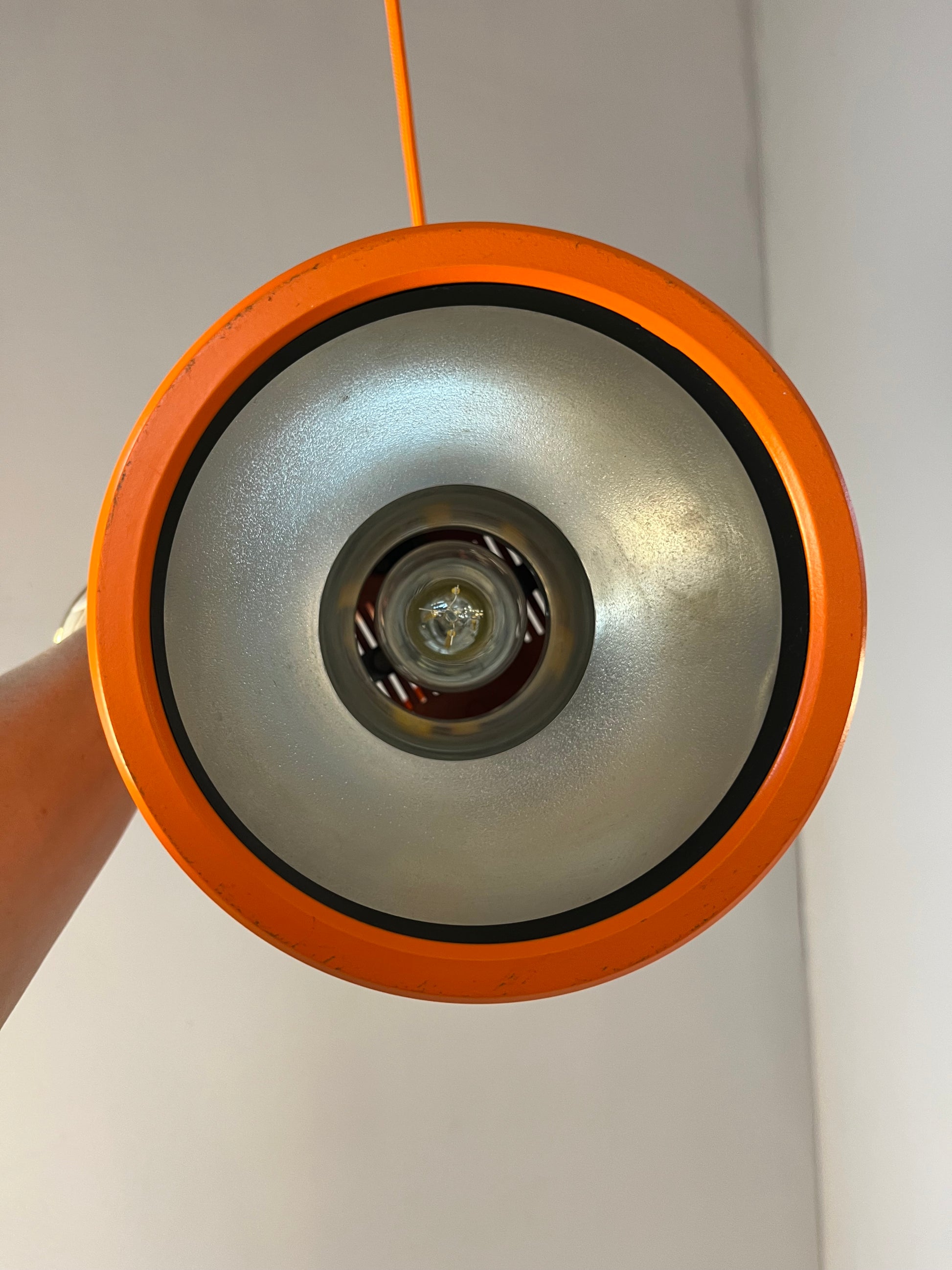 Strahler Unispot orange neu lackiert von Louis Poulsen