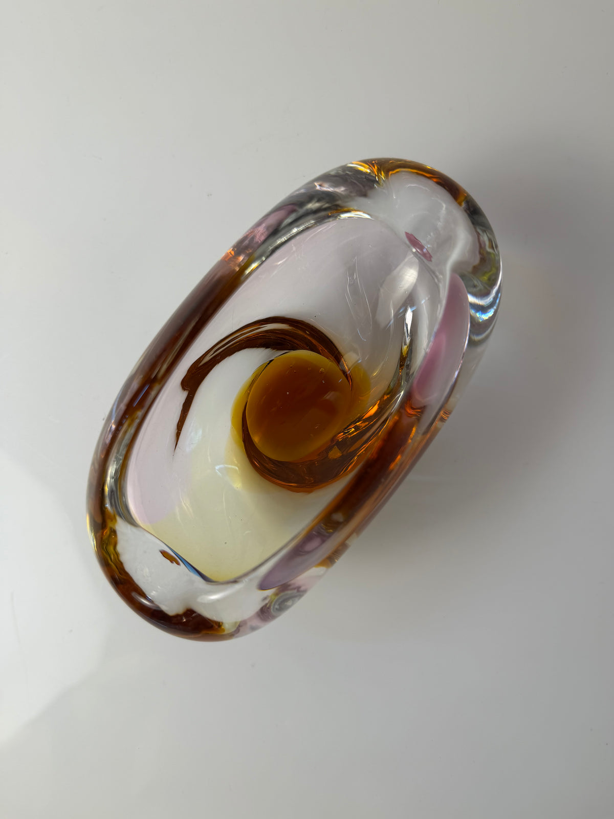 Aschenbecher rosa gelb Glas von Josef Rozinek für die Glashütte Nový Bor