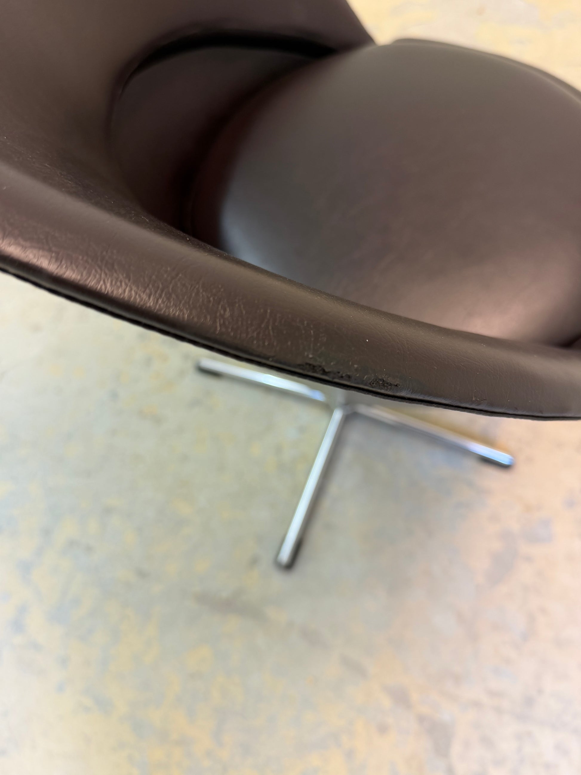 Cone Chair braunes Kunstleder von Verner Panton