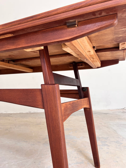 Höhenverstellbarer Couchtisch Teak mit Auszügen aus Dänemark