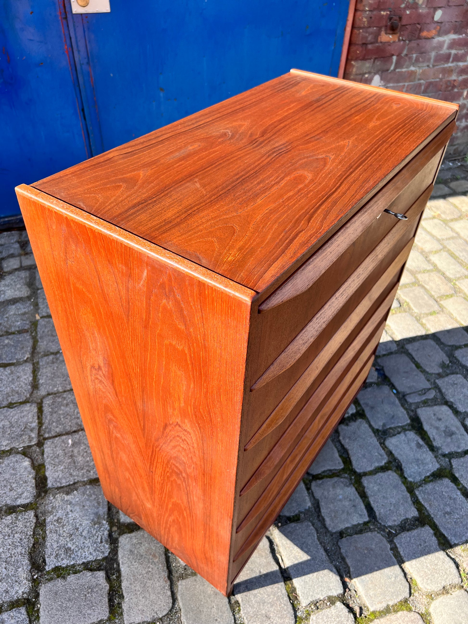 Kommode Teak mit Schloss aus Dänemark