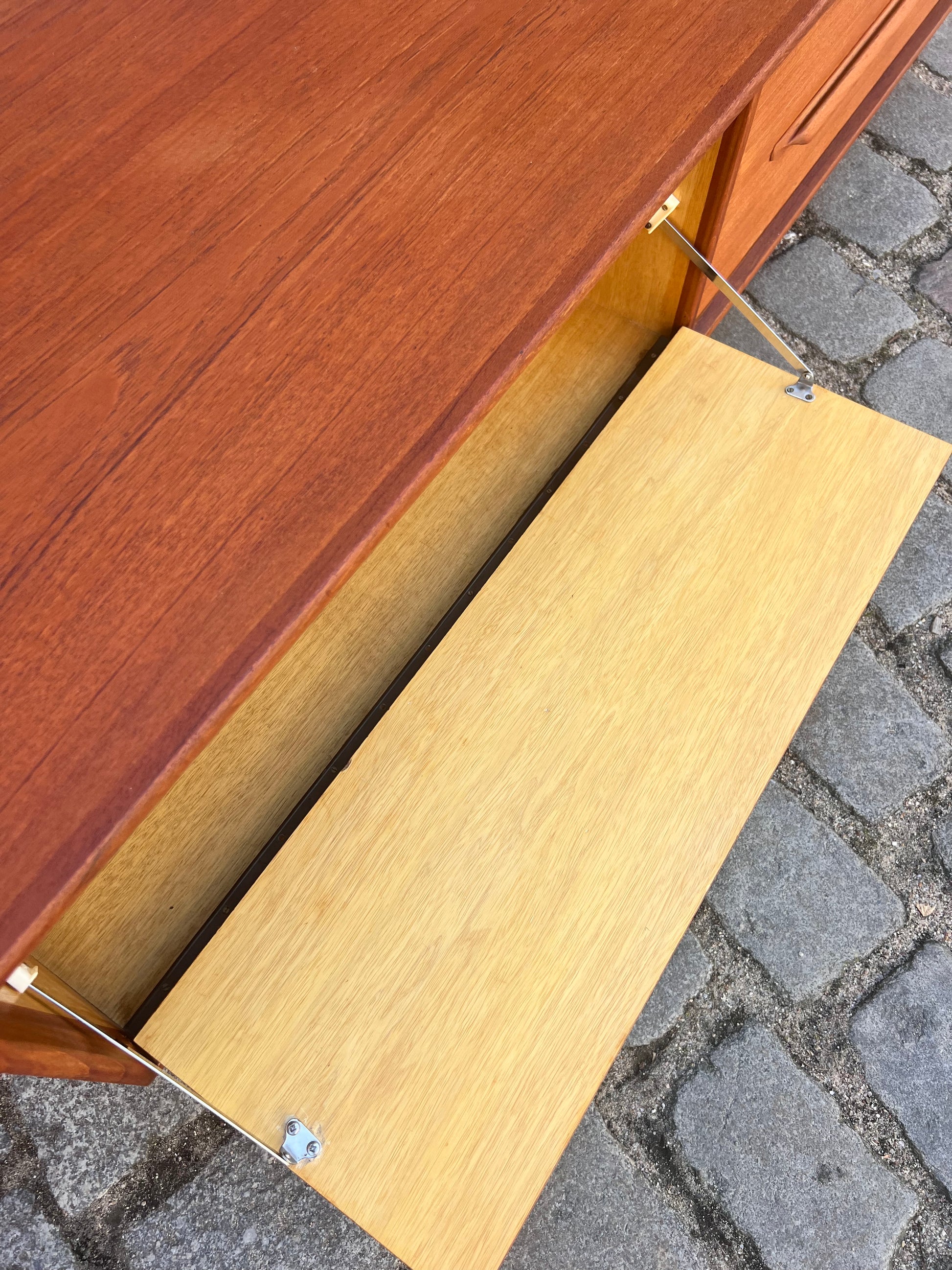 Lowboard Teak auf Hairpinlegs von rt Möbel