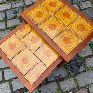 Set: 2 Satztische Teak & gelbe Fliesen aus Dänemark