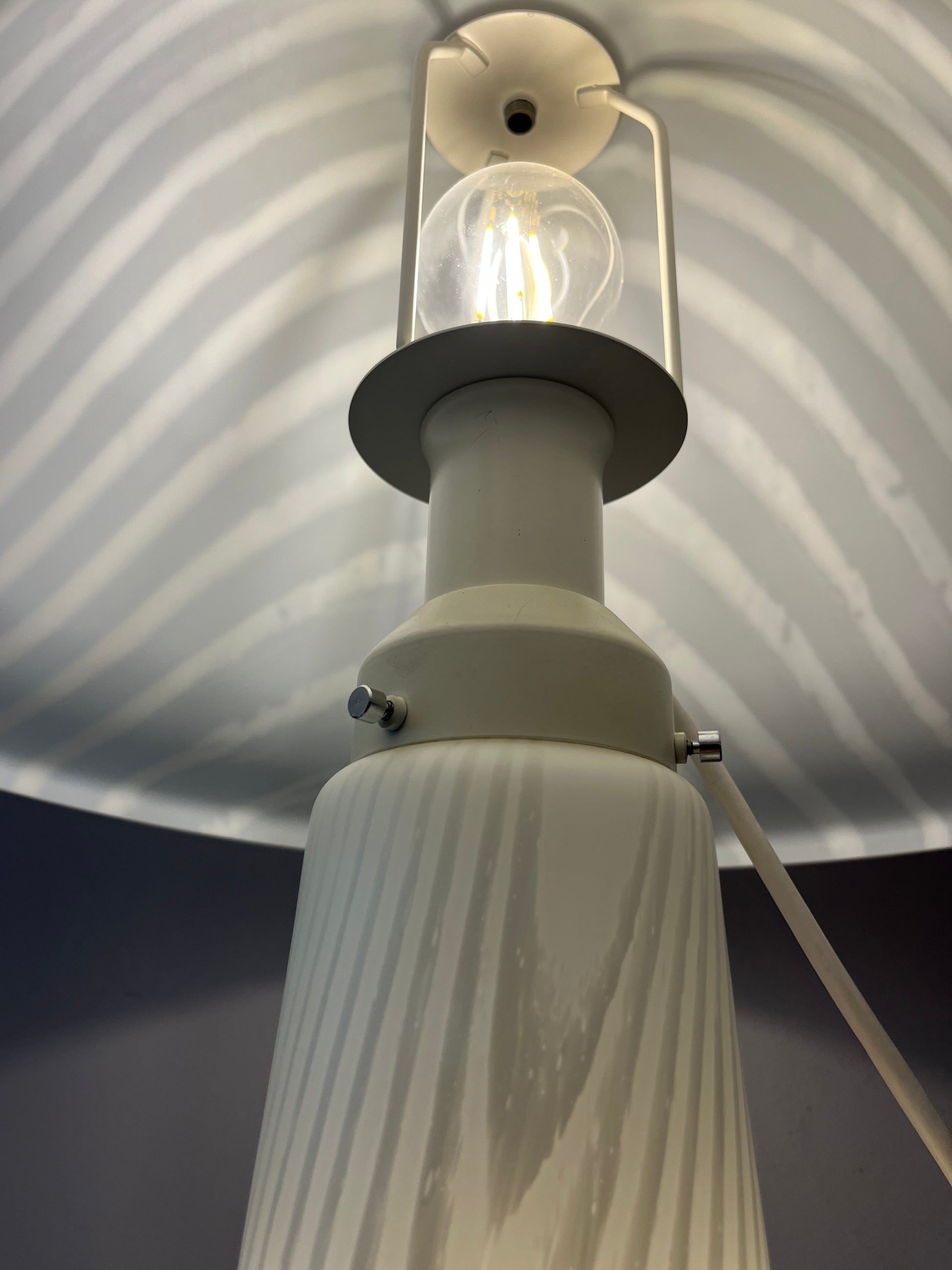 Pilzlampe weiß mit Zebramuster von Peill & Putzler