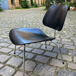 Sessel LCM schwarz Plywood von Ray & Charles Eames