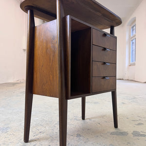 Kleine Kommode Nussbaum mit Metallgriffen aus Dänemark