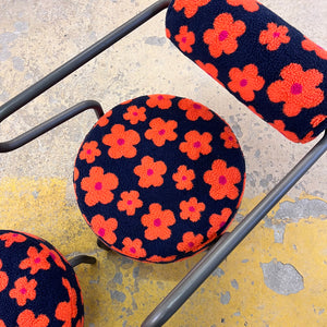 Set: Sessel & Hocker neu gepolstert aus der Serie The Natural Choice von Innovation Randers