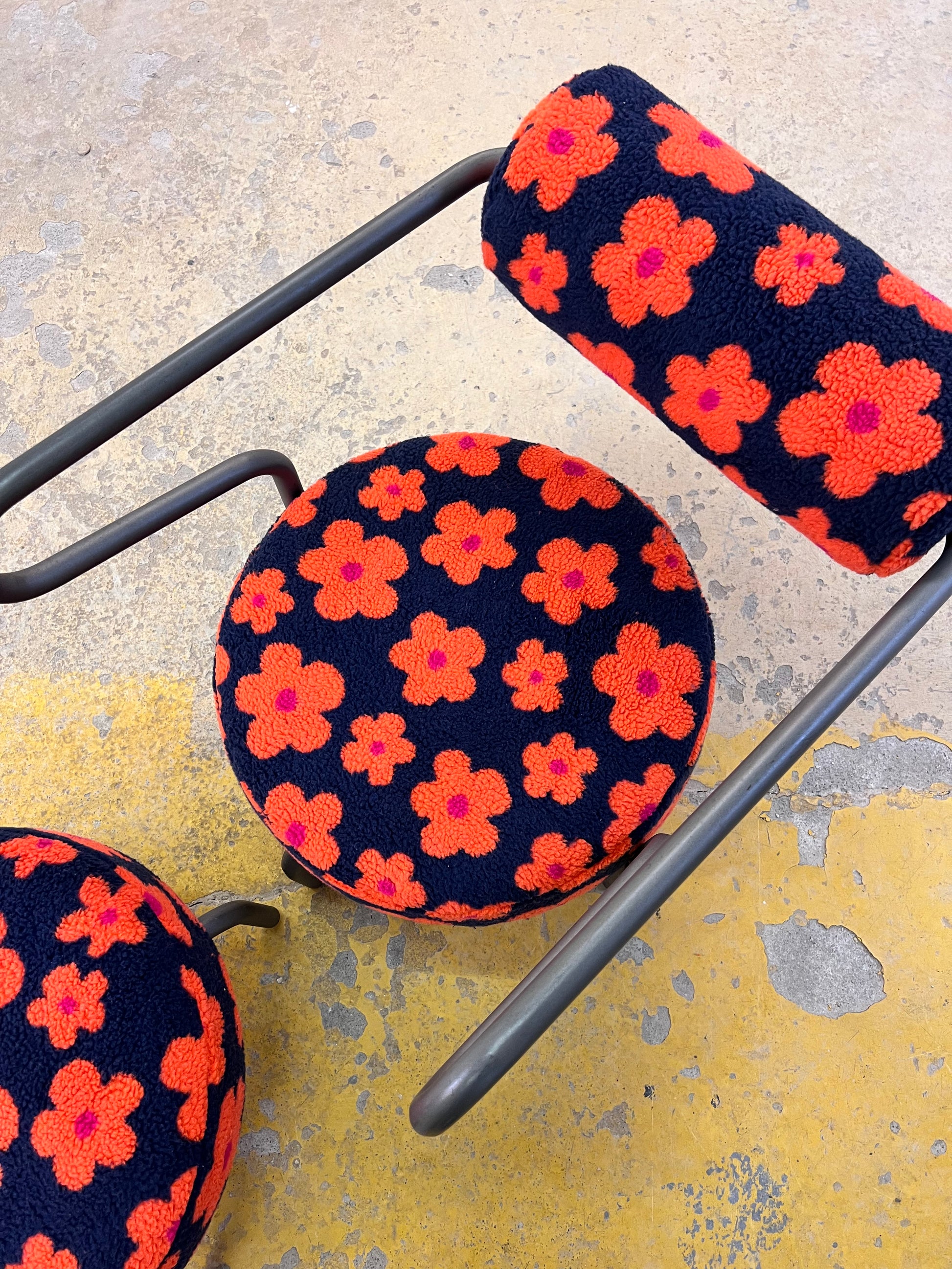 Set: Sessel & Hocker neu gepolstert aus der Serie The Natural Choice von Innovation Randers