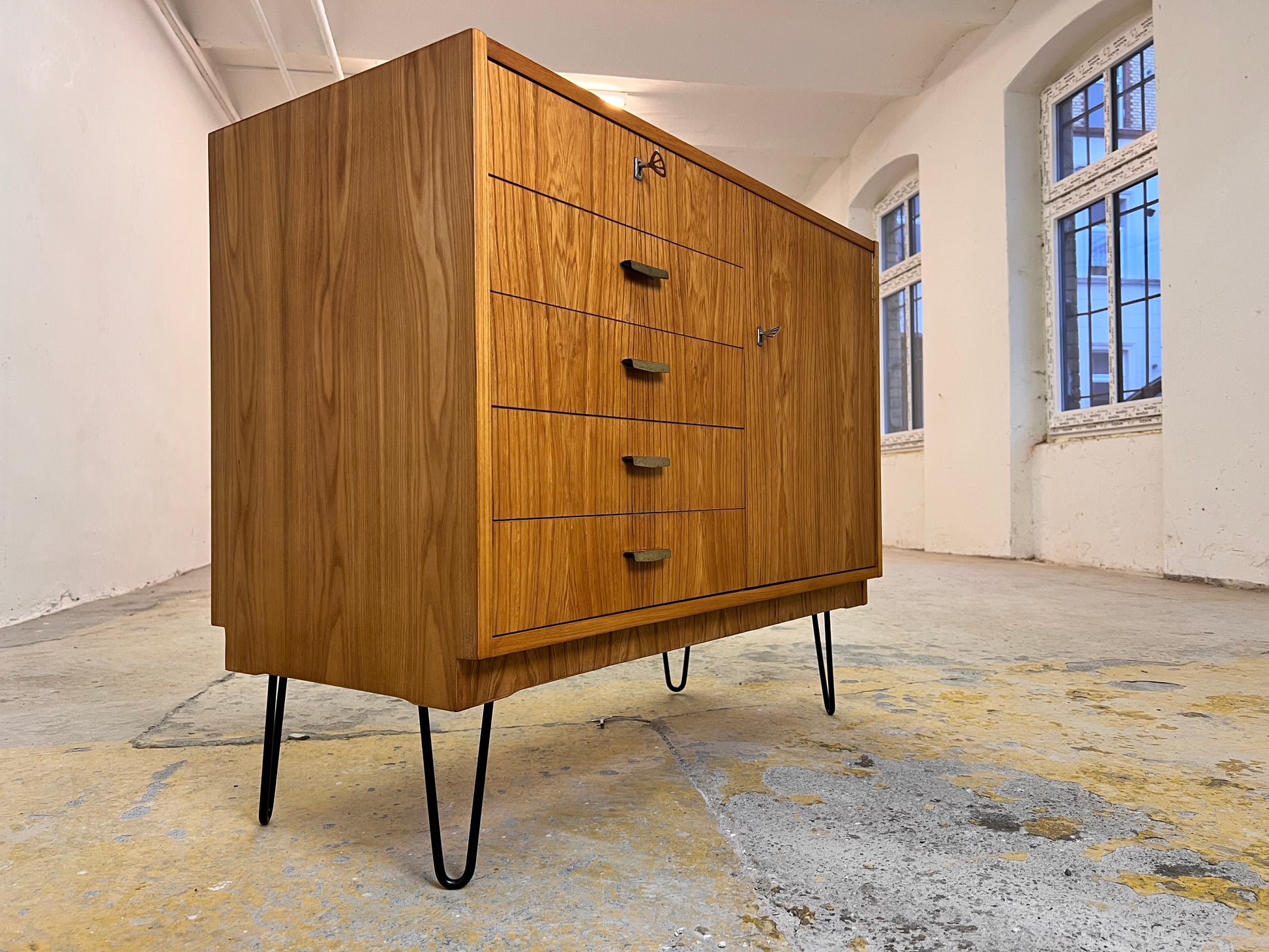 Kommode Typ 605 mit Schubladen auf Hairpinlegs von Herbert Eilenberg für Hellerau