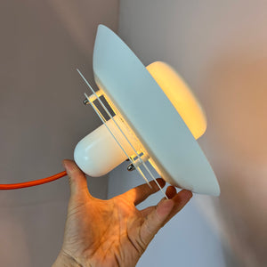 Lamellenlampe weiß von Horn aus Dänemark
