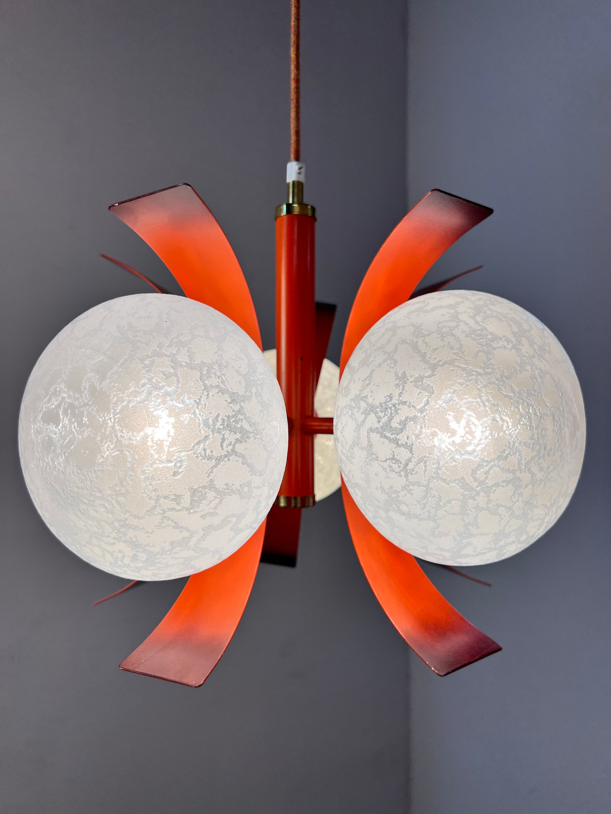 Kronleuchter weiß orange von Richard Essig