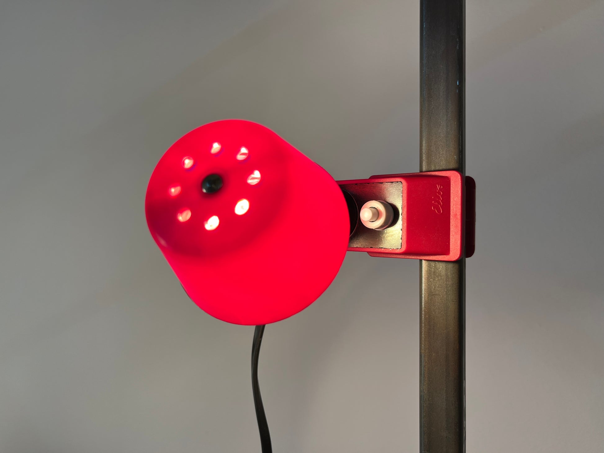 Klemmlampe rot mit Kunststoffschirm & Schalter von Elios