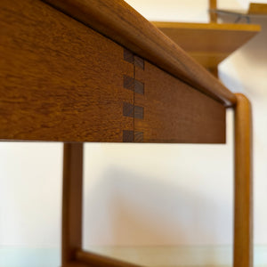 Beistelltisch Teak mit Schubladen & Ablage aus Dänemark