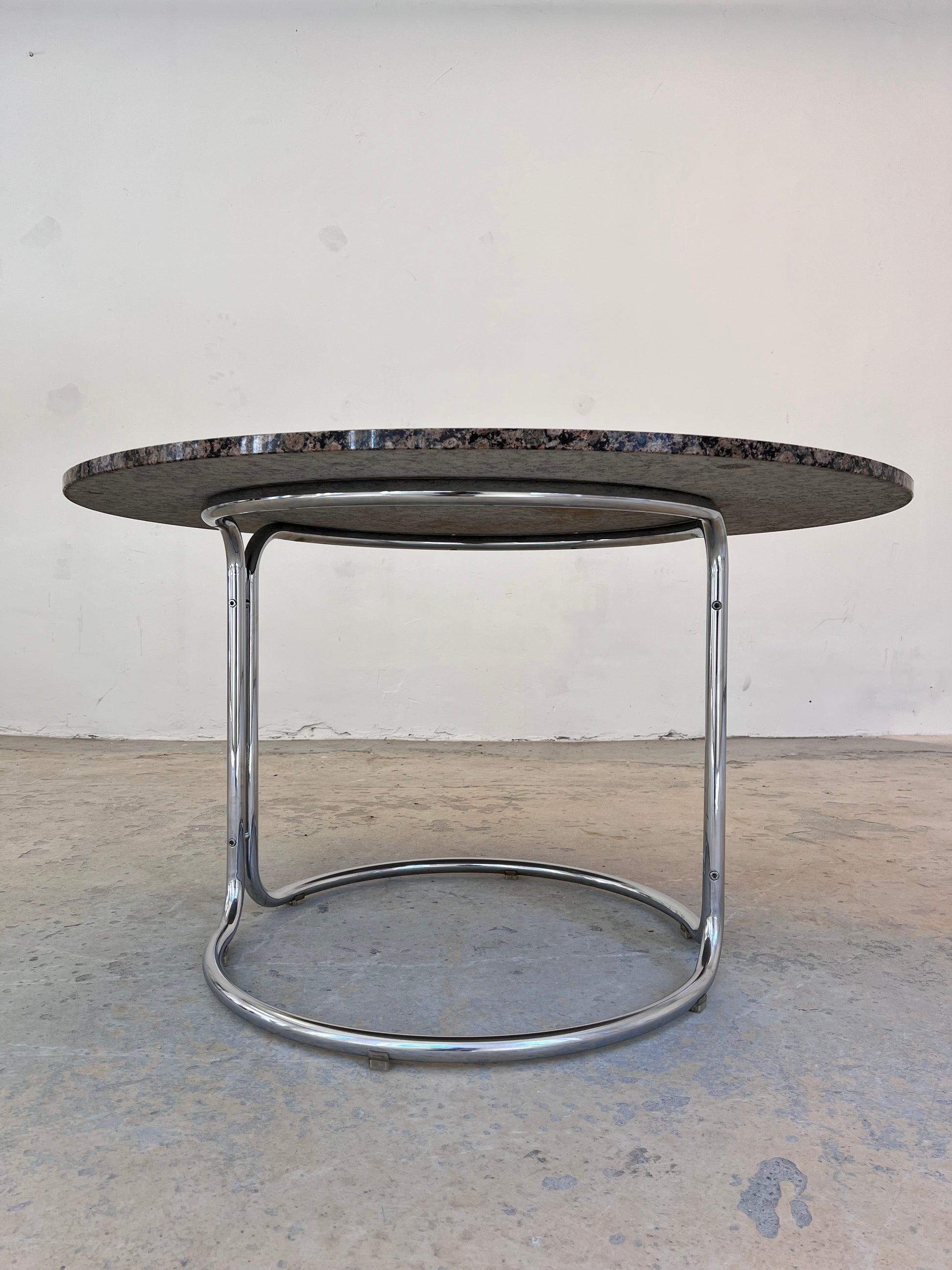 Runder Esstisch Granit Chrom von Giotto Stoppino
