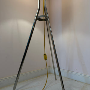 Stehlampe mit Bast-Strukturgeflecht & Chromgestell
