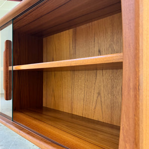 Sideboard Vitrine Teak mit Chromfüßen von Dyrlund