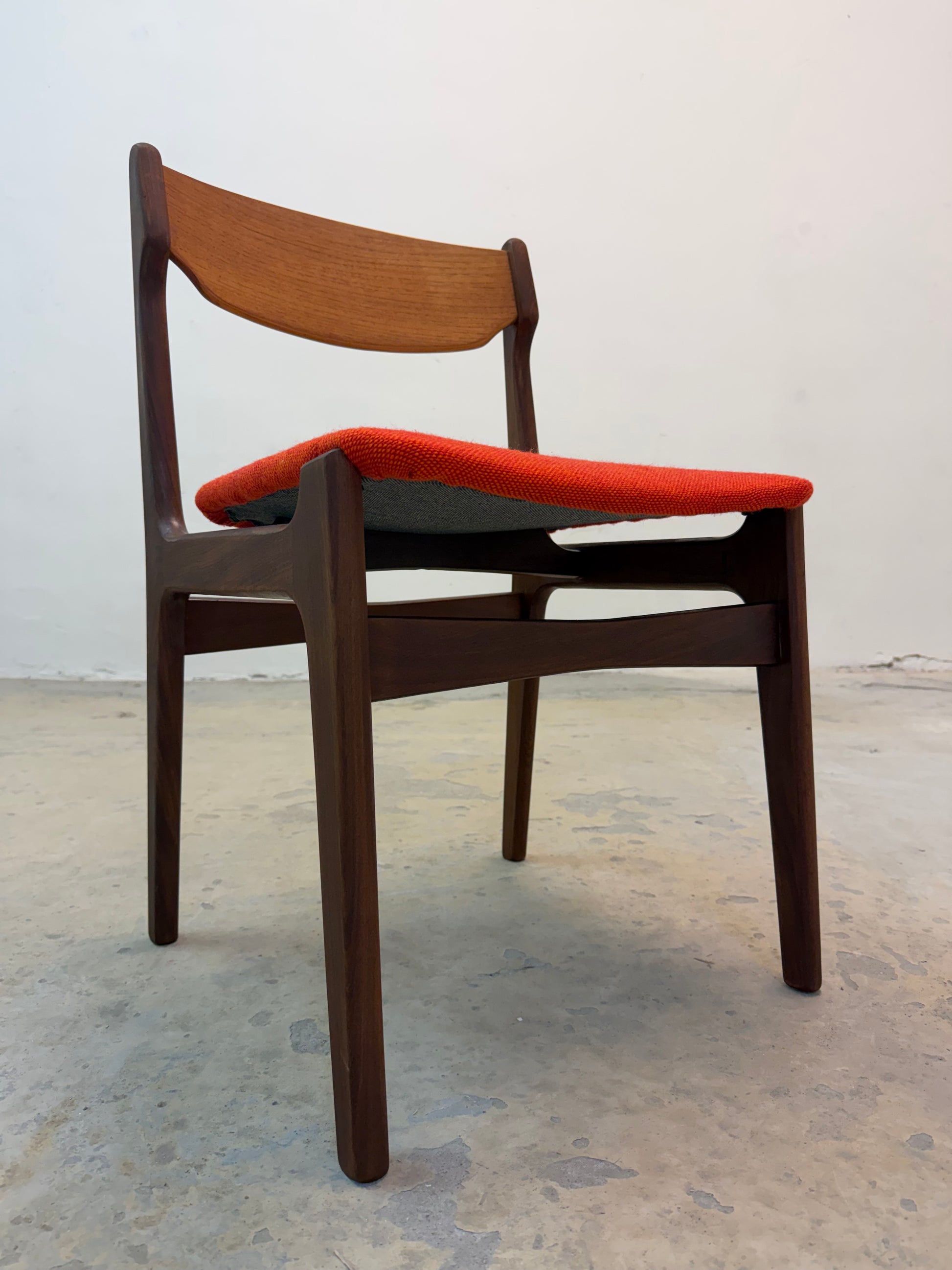 Polsterstuhl Teak orange neu gepolstert von Erik Buch