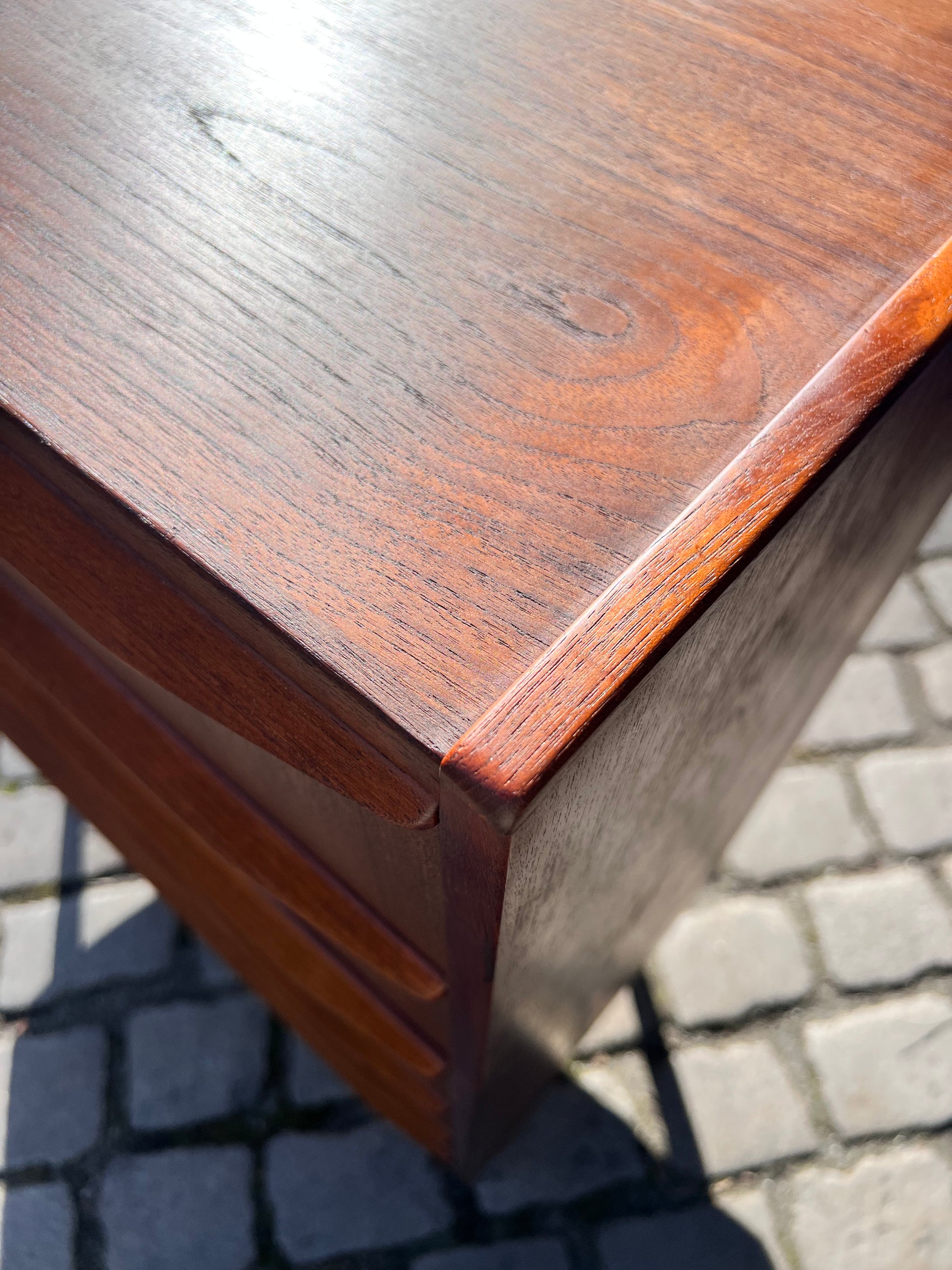 Kommode Teak mit Schloss aus Dänemark