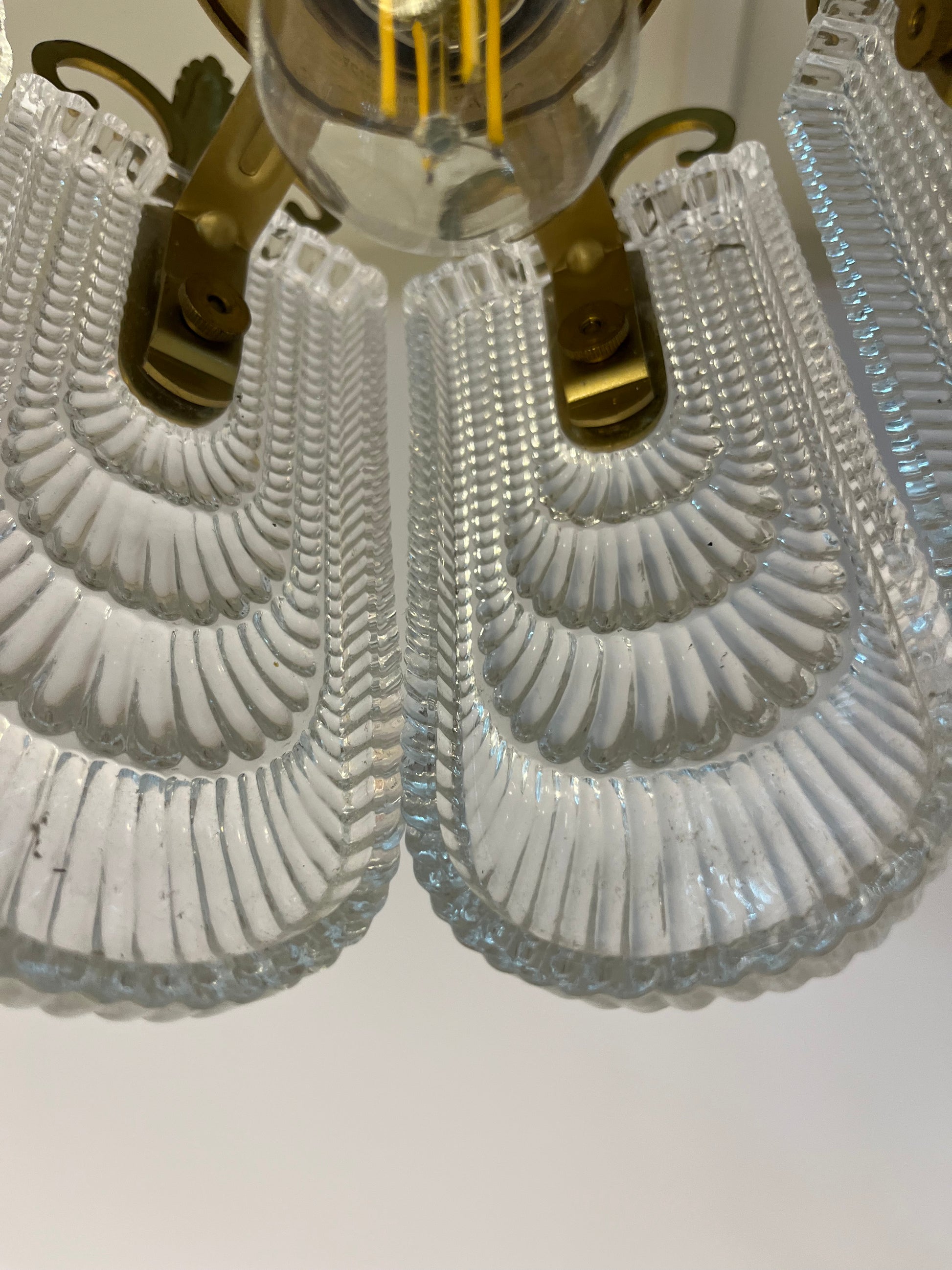 Kleiner Lilien Kronleuchter Glas Messing aus Deutschland