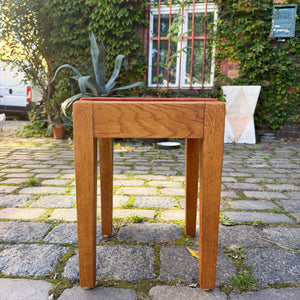 Hocker Eiche mit roter Sitzfläche aus Dänemark