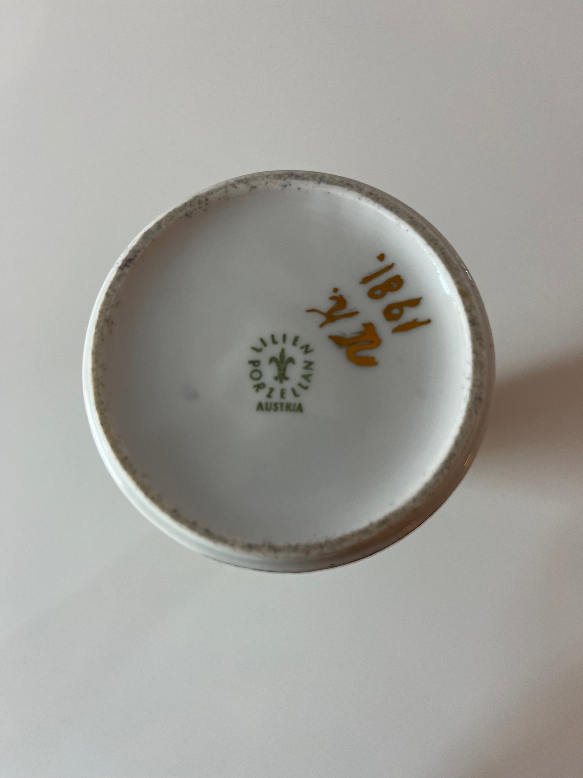 Vase weiß gold von Vera Kristansen für Lilien Porzellan