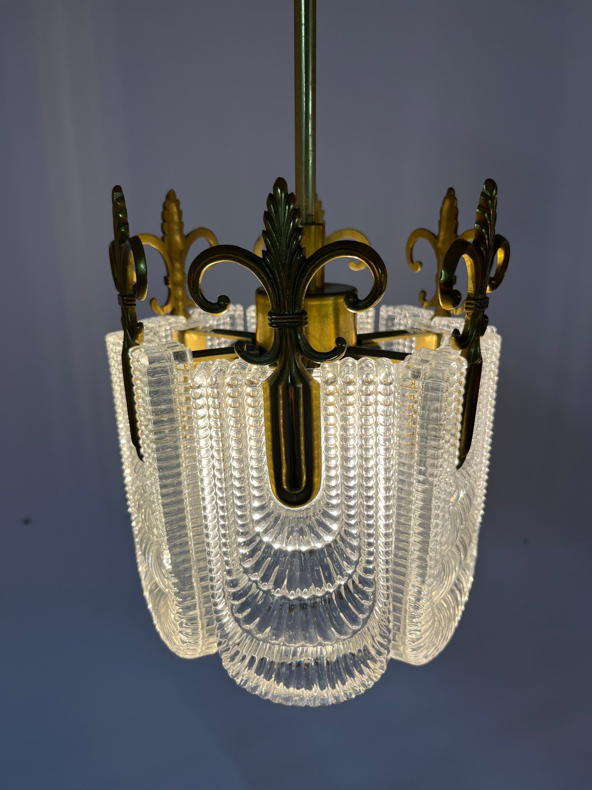 Kleiner Lilien Kronleuchter Glas Messing aus Deutschland